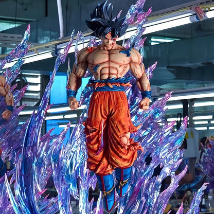 23cm Figurine Dragon Ball | Ultra Instinct Son Goku équipée d'un éclairage, offrant un effet spectaculaire. Un modèle collector parfait pour la décoration ou comme cadeau pour les fans de Dragon Ball