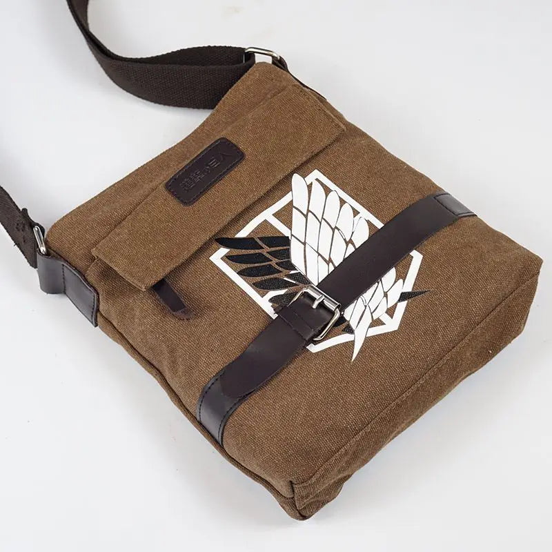 Attack on Titan Large Capacity Crossbody Bag | Show off your passion for Attack on Titan with this retro crossbody bag. Designed to be simple and versatile, this bag offers a large storage capacity, ideal for everyday use 