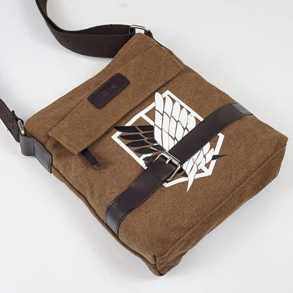 Attack on Titan Large Capacity Crossbody Bag | Show off your passion for Attack on Titan with this retro crossbody bag. Designed to be simple and versatile, this bag offers a large storage capacity, ideal for everyday use 