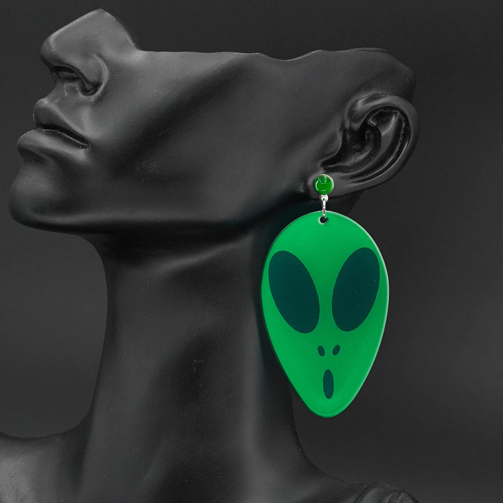 Set de cosplay Ayase Momo de Dan Da Dan. Longues boucles d'oreilles et colliers. Idéal pour les conventions, les fêtes d'Halloween ou les spectacles