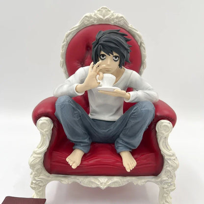 Figura de la nota de muerte de 24 cm | Figura detallada que representa a L Lawliet en una escena icónica de Death Note. Modelo GK de alta calidad, perfecto para coleccionistas y fans del anime. Ideal como decoración o regalo.